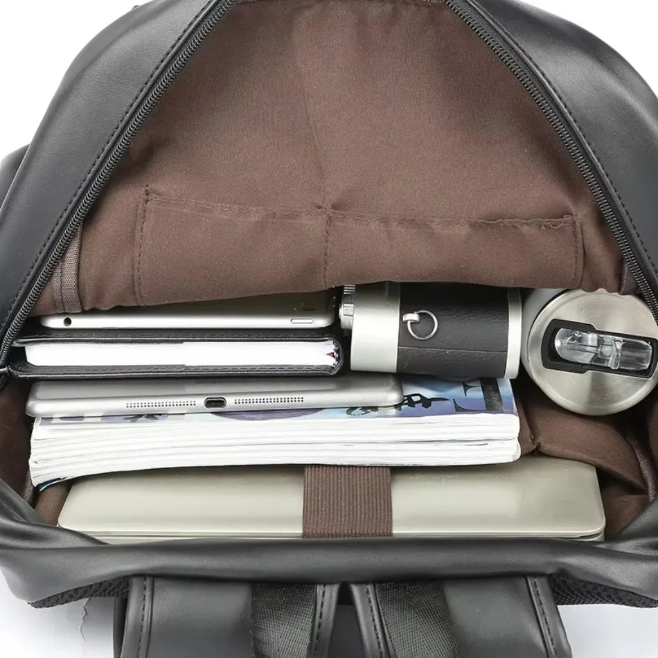 Zaino Minimalista Uomo in Cuoio – Elegante e Pratico per Viaggi e Scuola