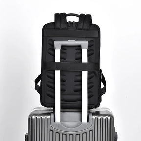 Zaino Uomo in Pelle con Porta USB – Elegante e Funzionale per Ufficio, Viaggi e Laptop